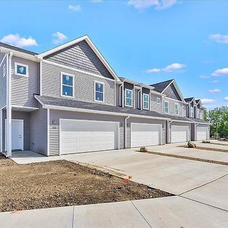 Central Cedar Falls New Construction Townhome! Zewnętrze zdjęcie