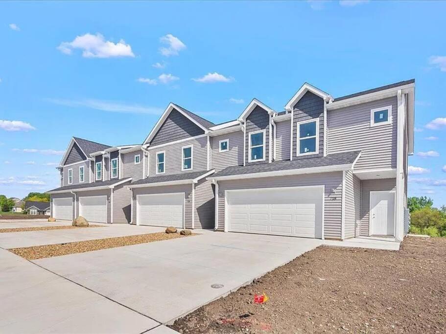 Central Cedar Falls New Construction Townhome! Zewnętrze zdjęcie