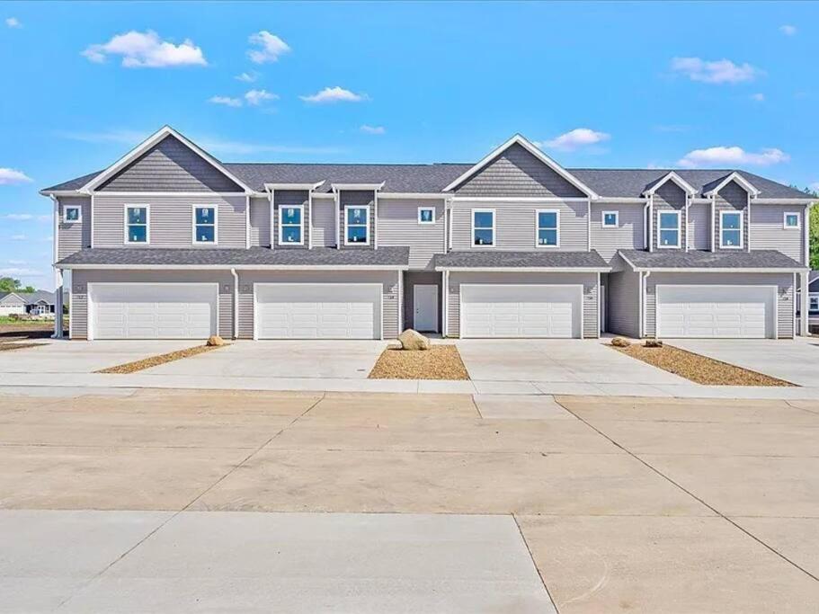 Central Cedar Falls New Construction Townhome! Zewnętrze zdjęcie